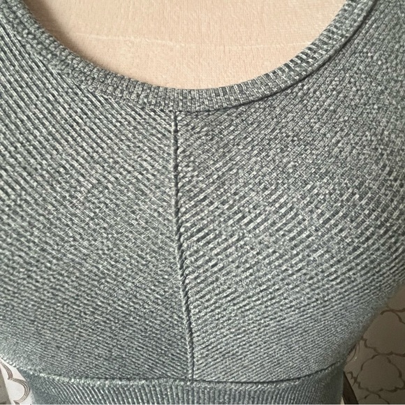 Freely Women's Sports Bra Heather Green Lined Bust Scoop Neck V Back Size M - Picture 2 of 7